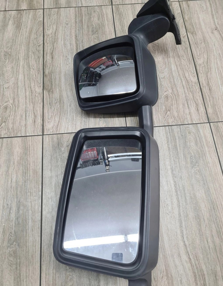 Renault GAMA T C K RANGE - Rear view mirror: picture 1 Renault GAMA T C K RANGE - Rear view mirror: picture 1