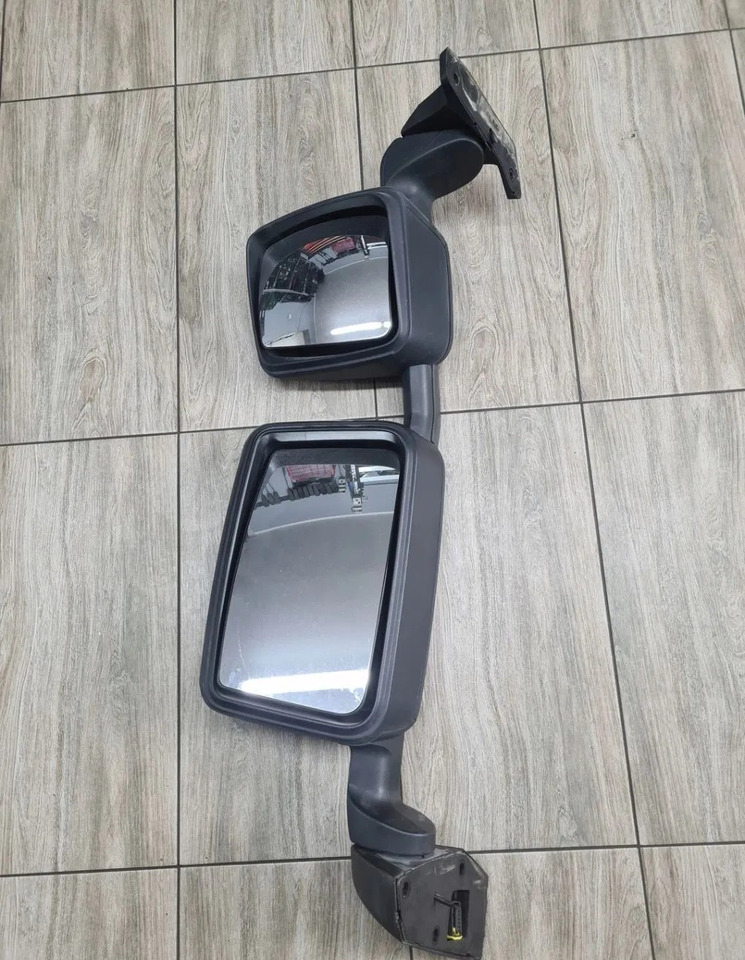 Renault GAMA T C K RANGE - Rear view mirror: picture 2 Renault GAMA T C K RANGE - Rear view mirror: picture 2