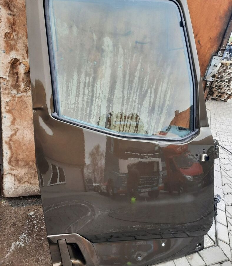 Renault GAMA T K C RANGE - Door and parts for Truck: picture 1 Renault GAMA T K C RANGE - Door and parts for Truck: picture 1