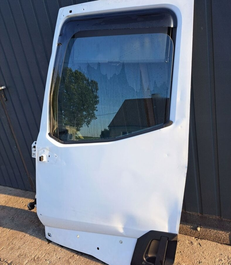 Renault GAMA T K C RANGE - Door and parts for Truck: picture 1 Renault GAMA T K C RANGE - Door and parts for Truck: picture 1