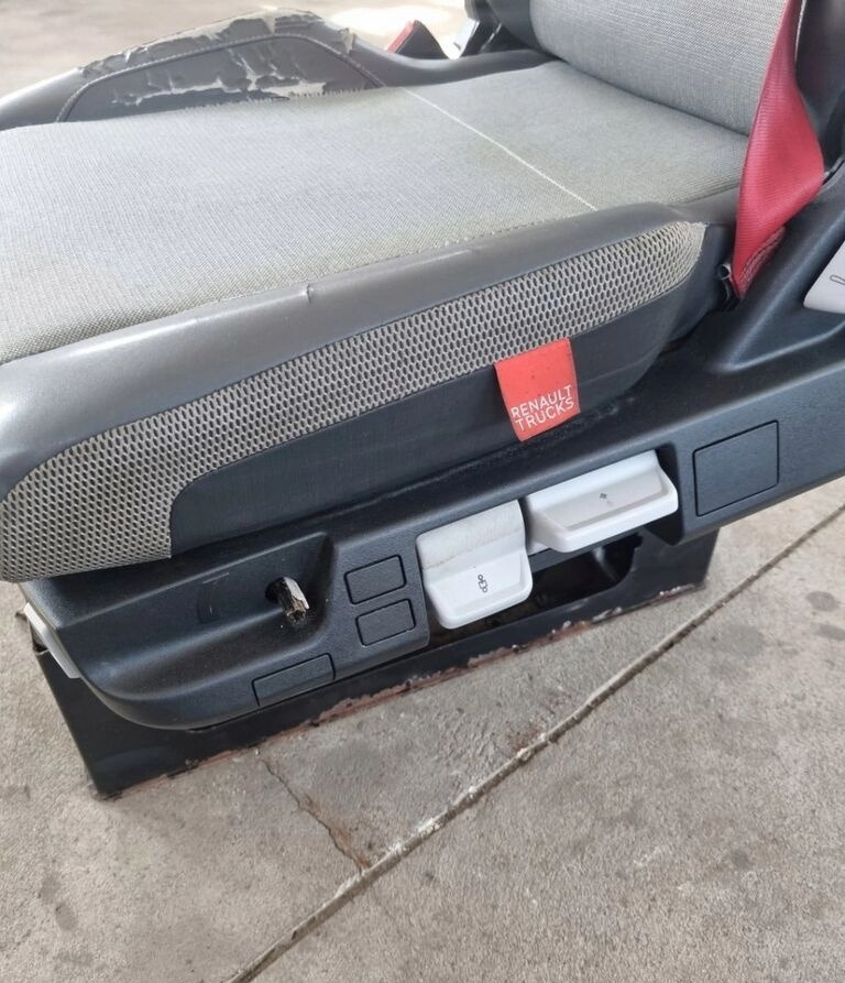 Renault LEWY SIEDZENIE KIEROWCY   Renault RANGE GAMA T C K - Seat for Truck: picture 1 Renault LEWY SIEDZENIE KIEROWCY   Renault RANGE GAMA T C K - Seat for Truck: picture 1
