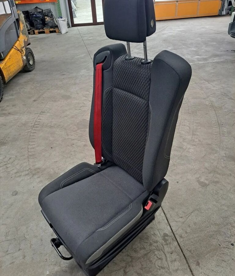 Renault SIEDZENIE PASAŻERA   Renault RANGE GAMA T C K - Seat for Truck: picture 2 Renault SIEDZENIE PASAŻERA   Renault RANGE GAMA T C K - Seat for Truck: picture 2