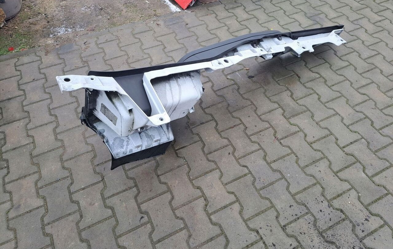 Renault STOPNICA GÓRNA STOPIEŃ PRAWY RENAULT GAMA T RANGE - Footstep for Truck: picture 4 Renault STOPNICA GÓRNA STOPIEŃ PRAWY RENAULT GAMA T RANGE - Footstep for Truck: picture 4