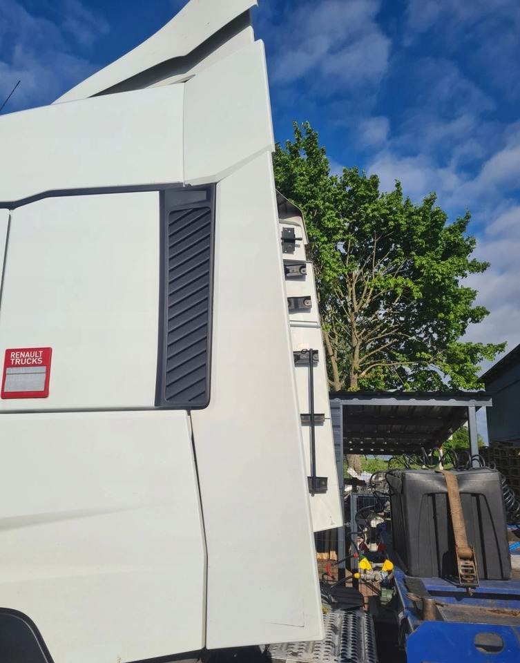 SPOILERY OWIEWKI KABINY ZAKABINOWE STELAŻ KOMPLET RENAULT GAMA T RANGE - Aerodynamics/ Spoiler: picture 3 SPOILERY OWIEWKI KABINY ZAKABINOWE STELAŻ KOMPLET RENAULT GAMA T RANGE - Aerodynamics/ Spoiler: picture 3