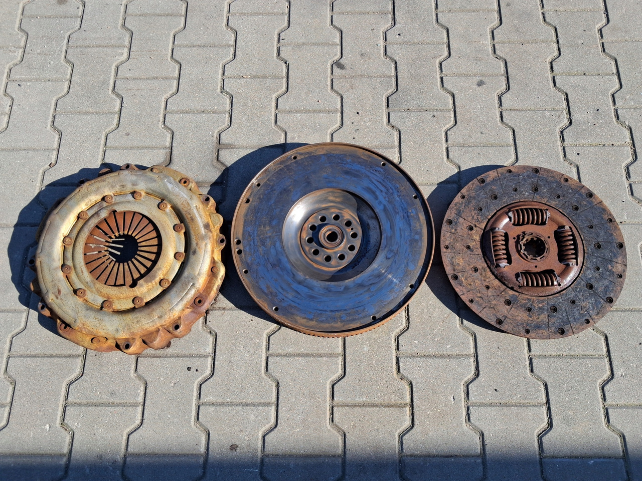 SPRZĘGŁO KOMPLETNE VOLVO FL FE D5K RENAULT GAMA D DTI 5 EURO 6 - Clutch and parts: picture 1 SPRZĘGŁO KOMPLETNE VOLVO FL FE D5K RENAULT GAMA D DTI 5 EURO 6 - Clutch and parts: picture 1