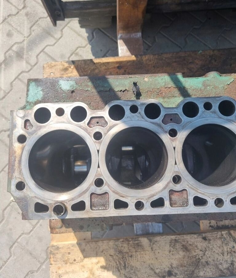 VOLVO BLOK SILNIKA WAŁ KORBOWY VOLVO FL FE RENAULT PREMIUM MIDLUM DXI 7 D7E - Cylinder block for Truck: picture 4 VOLVO BLOK SILNIKA WAŁ KORBOWY VOLVO FL FE RENAULT PREMIUM MIDLUM DXI 7 D7E - Cylinder block for Truck: picture 4