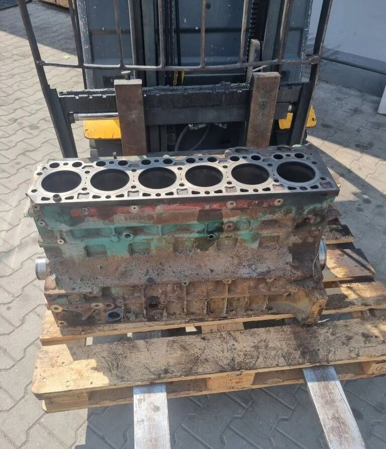 VOLVO BLOK SILNIKA WAŁ KORBOWY VOLVO FL FE RENAULT PREMIUM MIDLUM DXI 7 D7E - Cylinder block for Truck: picture 1 VOLVO BLOK SILNIKA WAŁ KORBOWY VOLVO FL FE RENAULT PREMIUM MIDLUM DXI 7 D7E - Cylinder block for Truck: picture 1