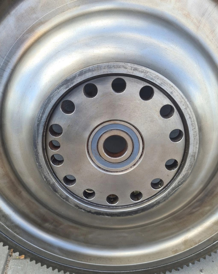 VOLVO KOŁO ZAMACHOWE VOLVO FH 16 FM 16 EURO 5 AUTOMAT - Flywheel for Truck: picture 4 VOLVO KOŁO ZAMACHOWE VOLVO FH 16 FM 16 EURO 5 AUTOMAT - Flywheel for Truck: picture 4