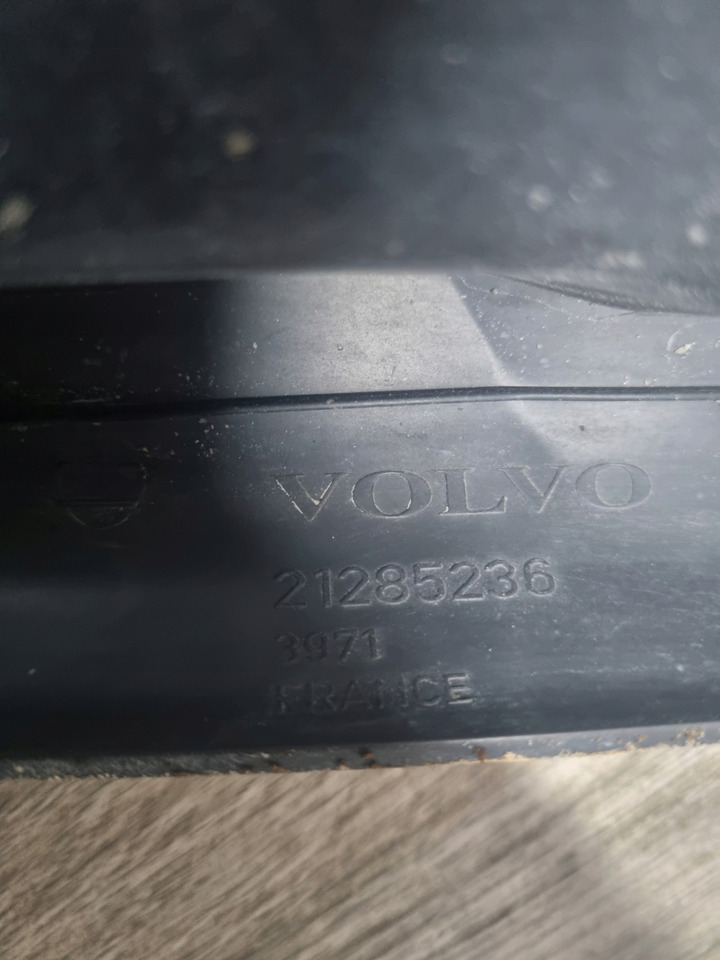 VOLVO KOMIN WLOT POWIETRZA CZAPKA KABINY VOLVO FH 4 FH 5 FM 5 - Air intake system for Truck: picture 5 VOLVO KOMIN WLOT POWIETRZA CZAPKA KABINY VOLVO FH 4 FH 5 FM 5 - Air intake system for Truck: picture 5