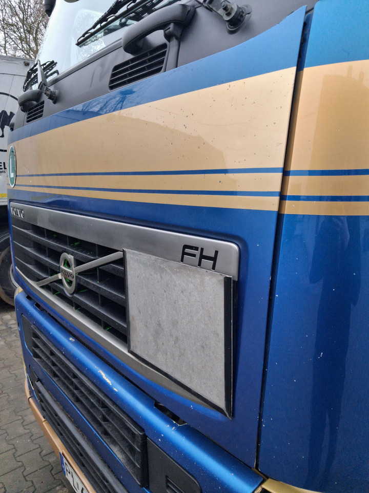 VOLVO MASKA PRZEDNIA PRZÓD ATRAPA KOMPLETNA ORYGINAŁ VOLVO FH 13 LIFT METALOWA - Hood for Truck: picture 2 VOLVO MASKA PRZEDNIA PRZÓD ATRAPA KOMPLETNA ORYGINAŁ VOLVO FH 13 LIFT METALOWA - Hood for Truck: picture 2