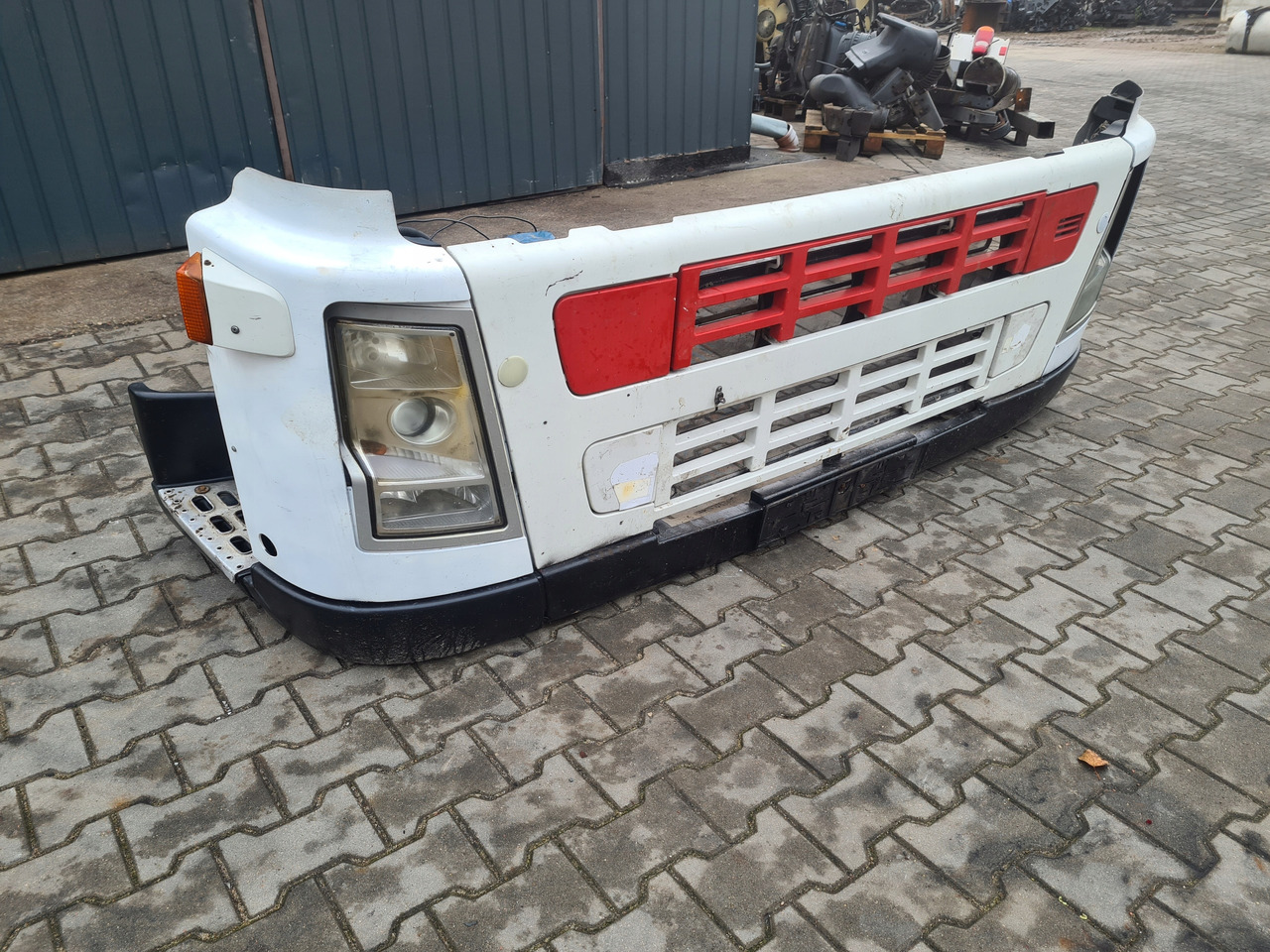 VOLVO PRZÓD KOMPLETNY ZDERZAK LAMPA OSŁONA VOLVO FH FM 7 9 12 13 - Bumper for Truck: picture 2 VOLVO PRZÓD KOMPLETNY ZDERZAK LAMPA OSŁONA VOLVO FH FM 7 9 12 13 - Bumper for Truck: picture 2