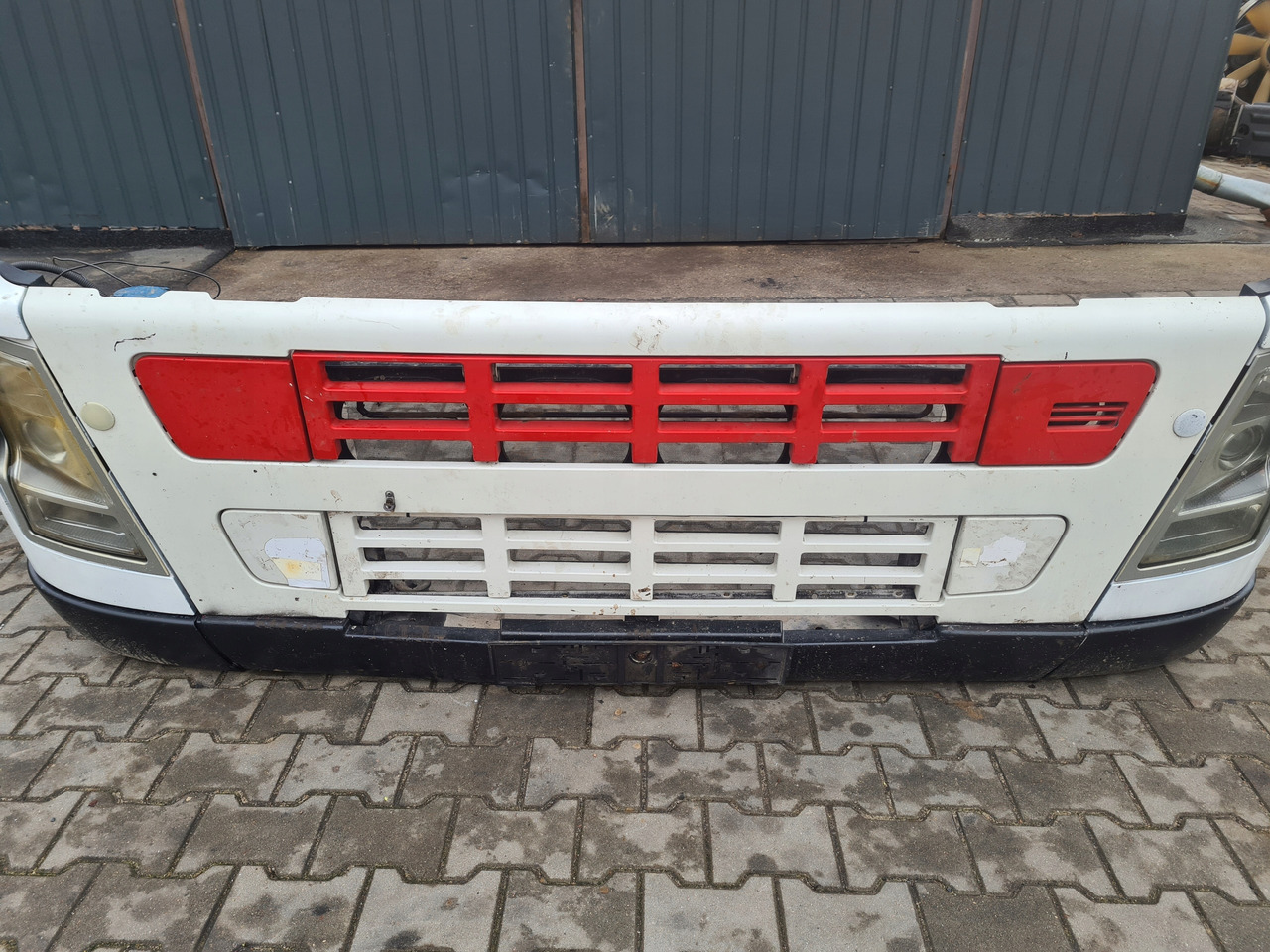 VOLVO PRZÓD KOMPLETNY ZDERZAK LAMPA OSŁONA VOLVO FH FM 7 9 12 13 - Bumper for Truck: picture 4 VOLVO PRZÓD KOMPLETNY ZDERZAK LAMPA OSŁONA VOLVO FH FM 7 9 12 13 - Bumper for Truck: picture 4