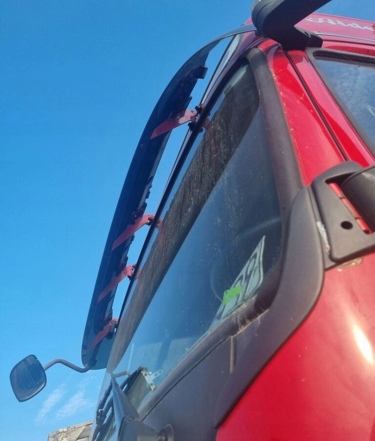 Volvo BLENDA DASZEK OSŁONA PRZECIWSŁONECZNA MOCOWANIA FH 13 16 LIFT. 82376974 Volvo FH 13 16 Lift - Sun visor for Truck: picture 2 Volvo BLENDA DASZEK OSŁONA PRZECIWSŁONECZNA MOCOWANIA FH 13 16 LIFT. 82376974 Volvo FH 13 16 Lift - Sun visor for Truck: picture 2