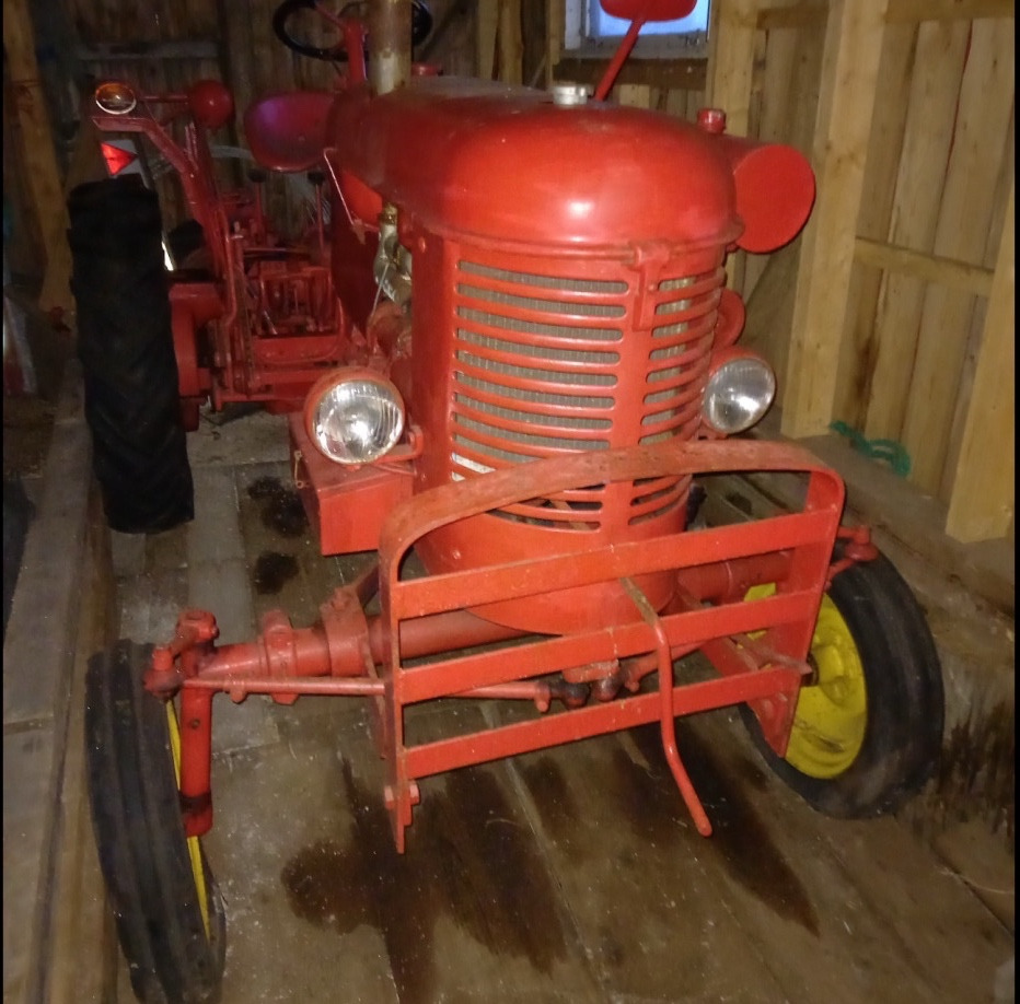 1952 Massey Harris Pony 812 - Farm tractor: picture 1 1952 Massey Harris Pony 812 - Farm tractor: picture 1