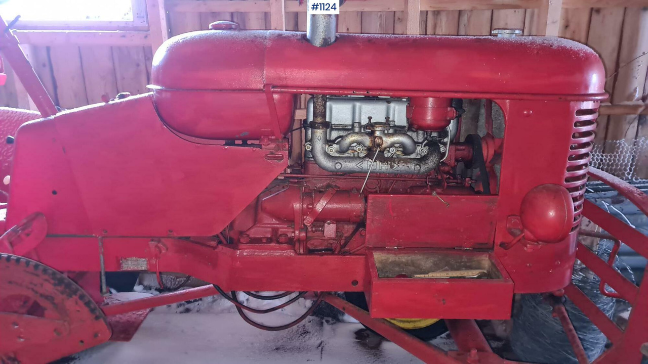 1952 Massey Harris Pony 812 - Farm tractor: picture 4 1952 Massey Harris Pony 812 - Farm tractor: picture 4