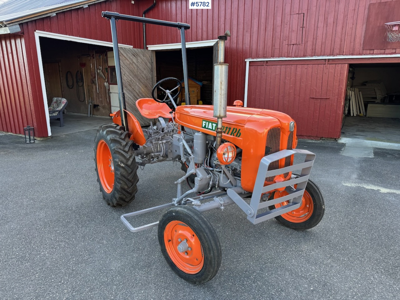 1962 Fiat 211 Rb w/ row cleaner stand. - Farm tractor: picture 1 1962 Fiat 211 Rb w/ row cleaner stand. - Farm tractor: picture 1