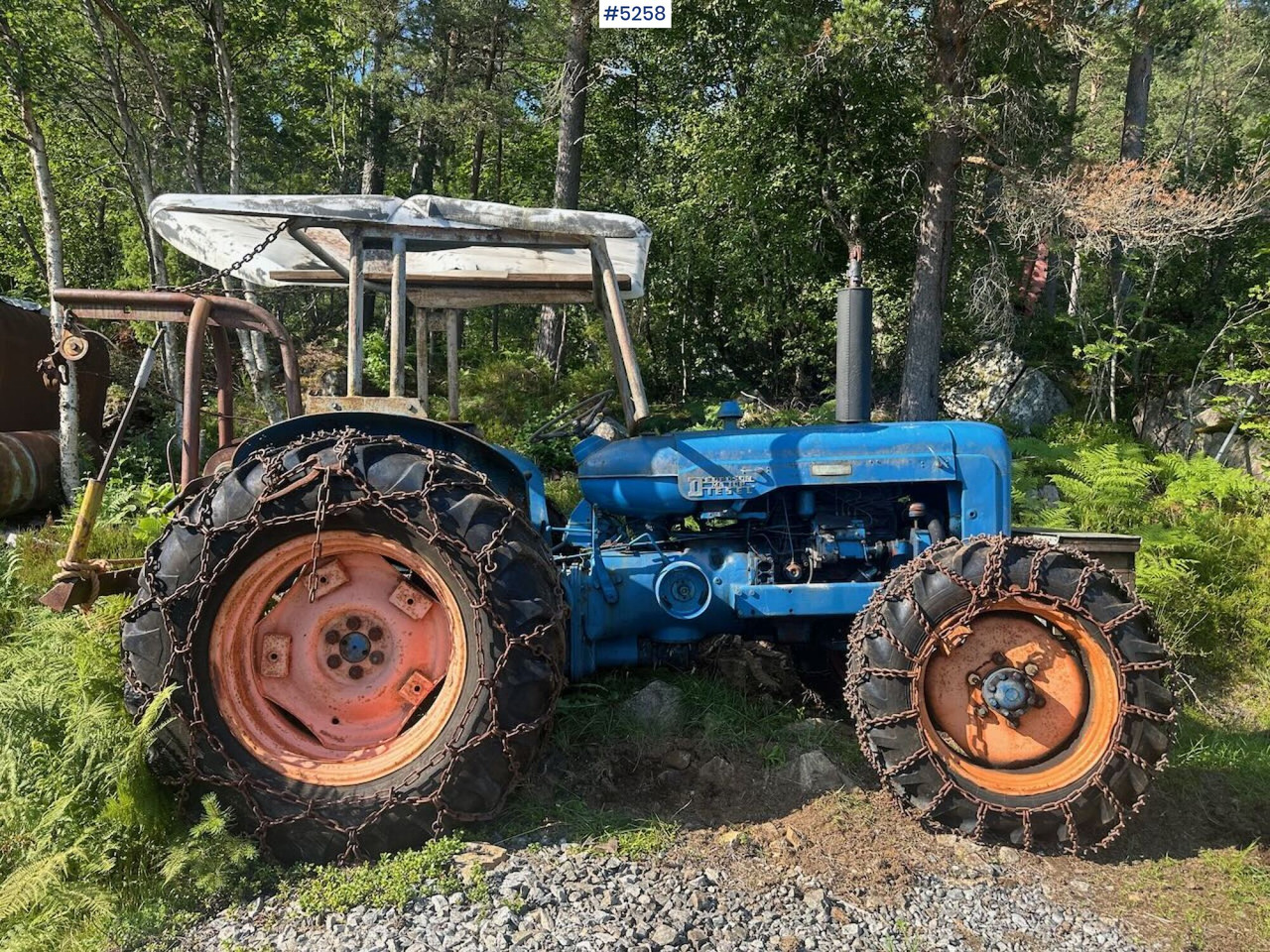 1963 Fordson Major 4x4 with splitter gearbox, Ako winch, and tire chains. SEE VIDEO. - Farm tractor: picture 3 1963 Fordson Major 4x4 with splitter gearbox, Ako winch, and tire chains. SEE VIDEO. - Farm tractor: picture 3