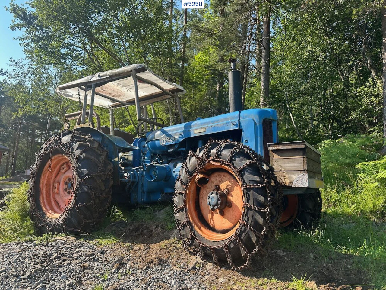 1963 Fordson Major 4x4 with splitter gearbox, Ako winch, and tire chains. SEE VIDEO. - Farm tractor: picture 2 1963 Fordson Major 4x4 with splitter gearbox, Ako winch, and tire chains. SEE VIDEO. - Farm tractor: picture 2