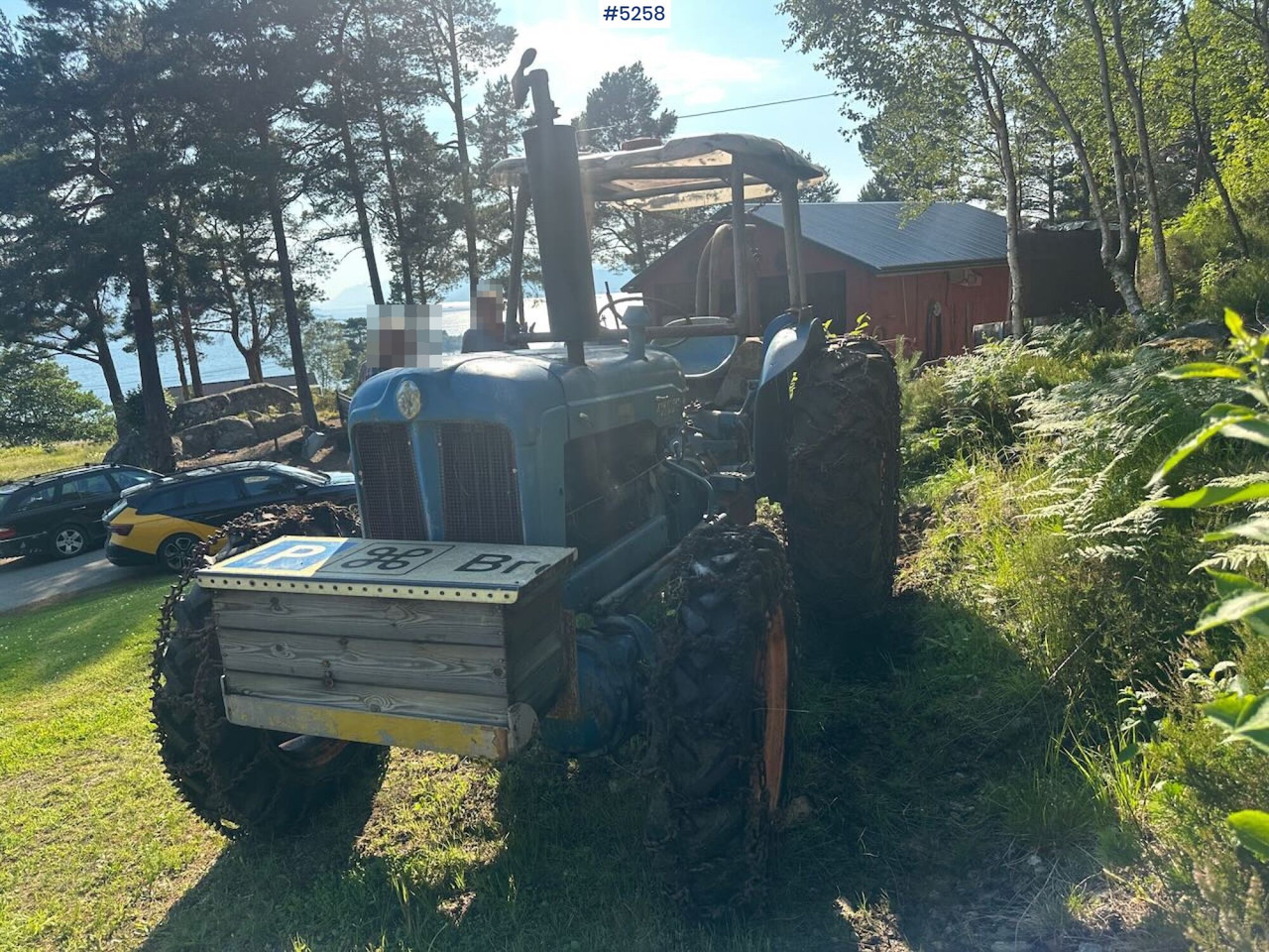 1963 Fordson Major 4x4 with splitter gearbox, Ako winch, and tire chains. SEE VIDEO. - Farm tractor: picture 5 1963 Fordson Major 4x4 with splitter gearbox, Ako winch, and tire chains. SEE VIDEO. - Farm tractor: picture 5