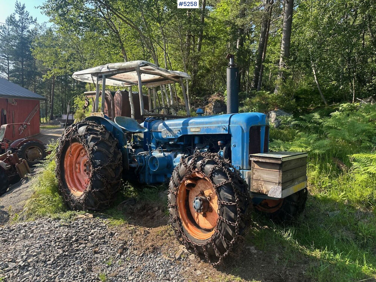 1963 Fordson Major 4x4 with splitter gearbox, Ako winch, and tire chains. SEE VIDEO. - Farm tractor: picture 1 1963 Fordson Major 4x4 with splitter gearbox, Ako winch, and tire chains. SEE VIDEO. - Farm tractor: picture 1