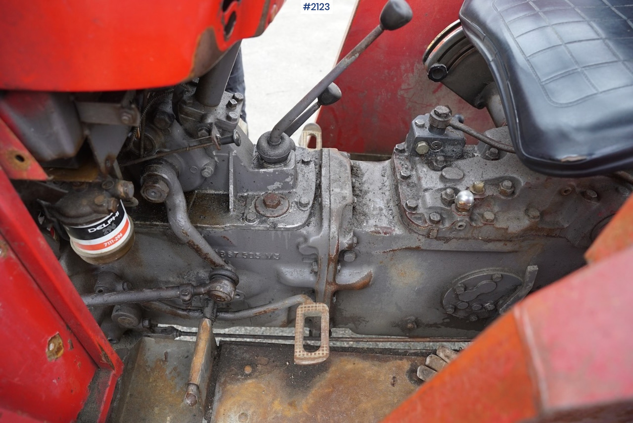 Farm tractor 1977 Massey Ferguson 135: picture 16