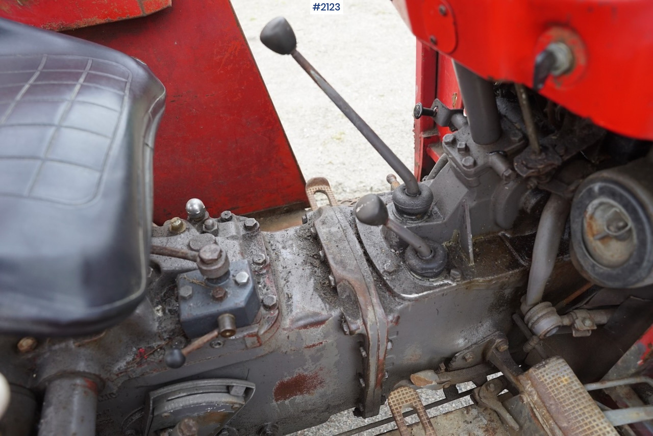 Farm tractor 1977 Massey Ferguson 135: picture 17