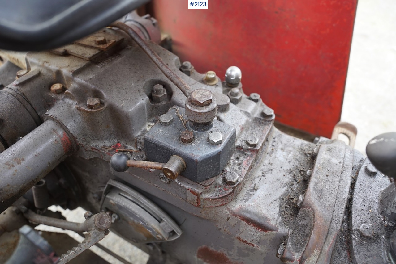 Farm tractor 1977 Massey Ferguson 135: picture 18
