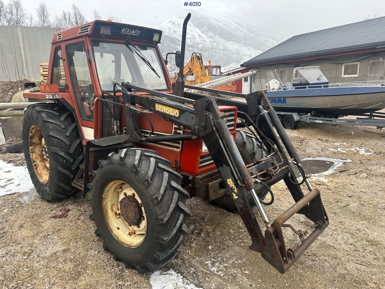 1982 Fiat 780 DT w/ front loader, snow shovel, chains, top link, triangle and extra set of twin wheels. - Farm tractor: picture 1 1982 Fiat 780 DT w/ front loader, snow shovel, chains, top link, triangle and extra set of twin wheels. - Farm tractor: picture 1