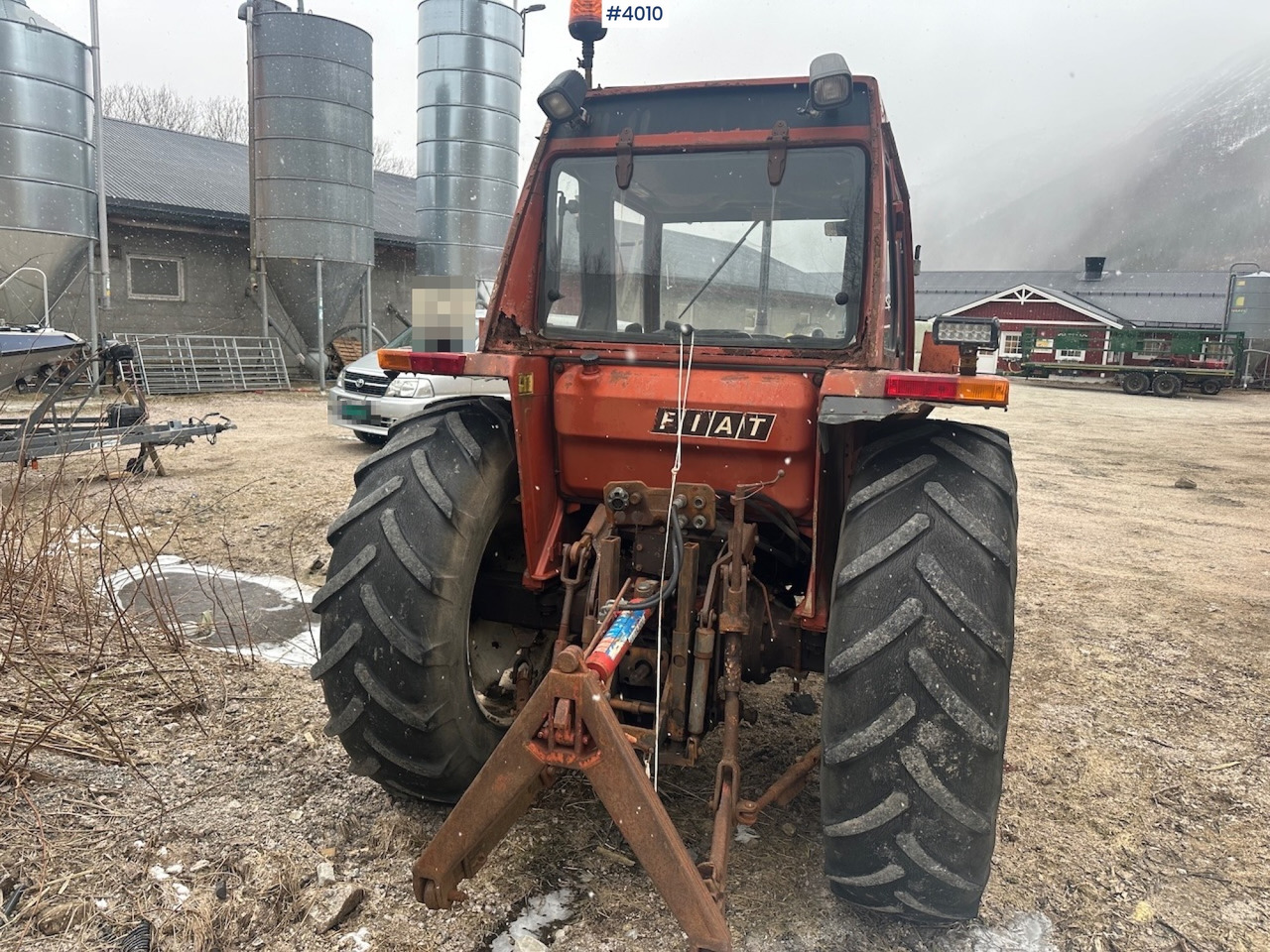 1982 Fiat 780 DT w/ front loader, snow shovel, chains, top link, triangle and extra set of twin wheels. - Farm tractor: picture 5 1982 Fiat 780 DT w/ front loader, snow shovel, chains, top link, triangle and extra set of twin wheels. - Farm tractor: picture 5
