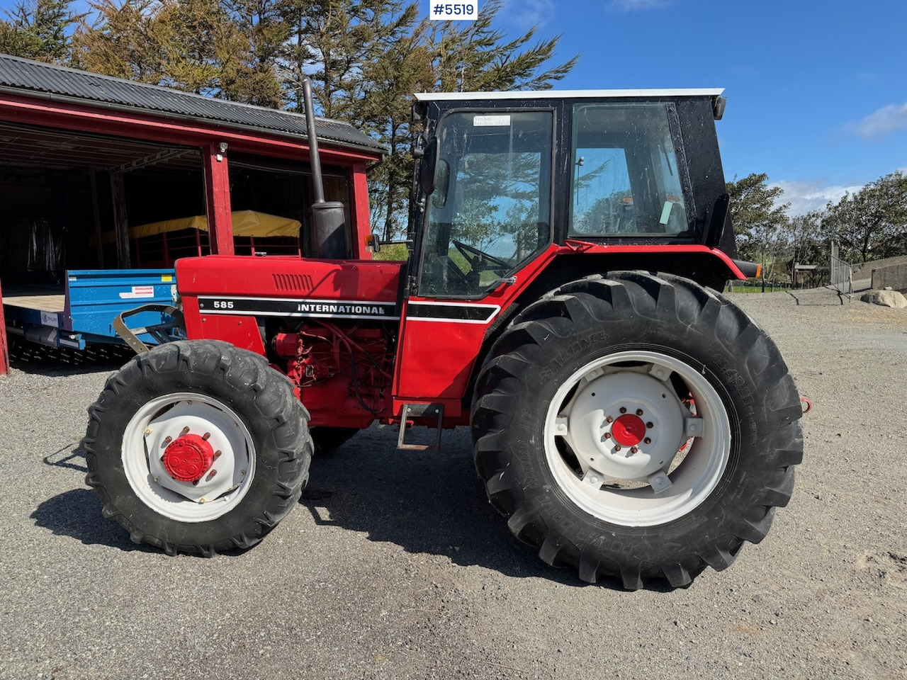 1983 International 585 - Farm tractor: picture 2 1983 International 585 - Farm tractor: picture 2