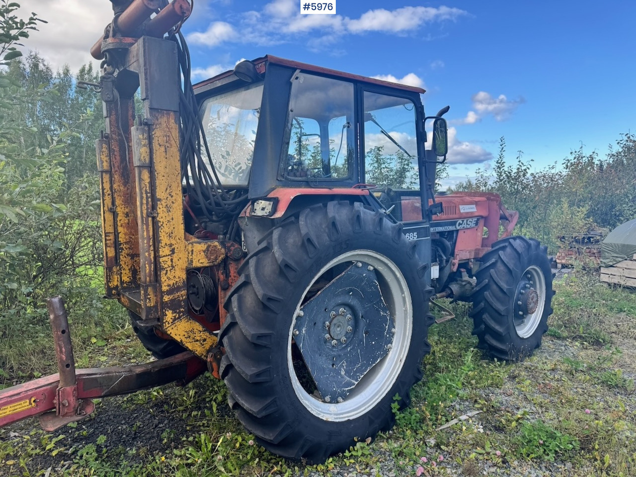 1985 Case International 685 with Log Trailer - Farm tractor: picture 3 1985 Case International 685 with Log Trailer - Farm tractor: picture 3