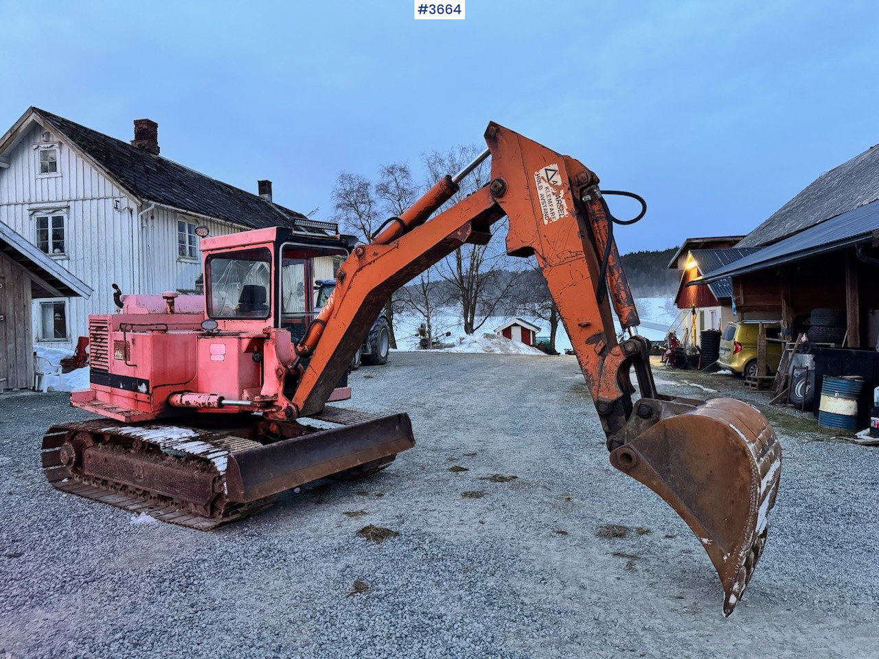 1987 Schaeff HR30 Tracked excavator with two buckets. - Excavator: picture 1 1987 Schaeff HR30 Tracked excavator with two buckets. - Excavator: picture 1