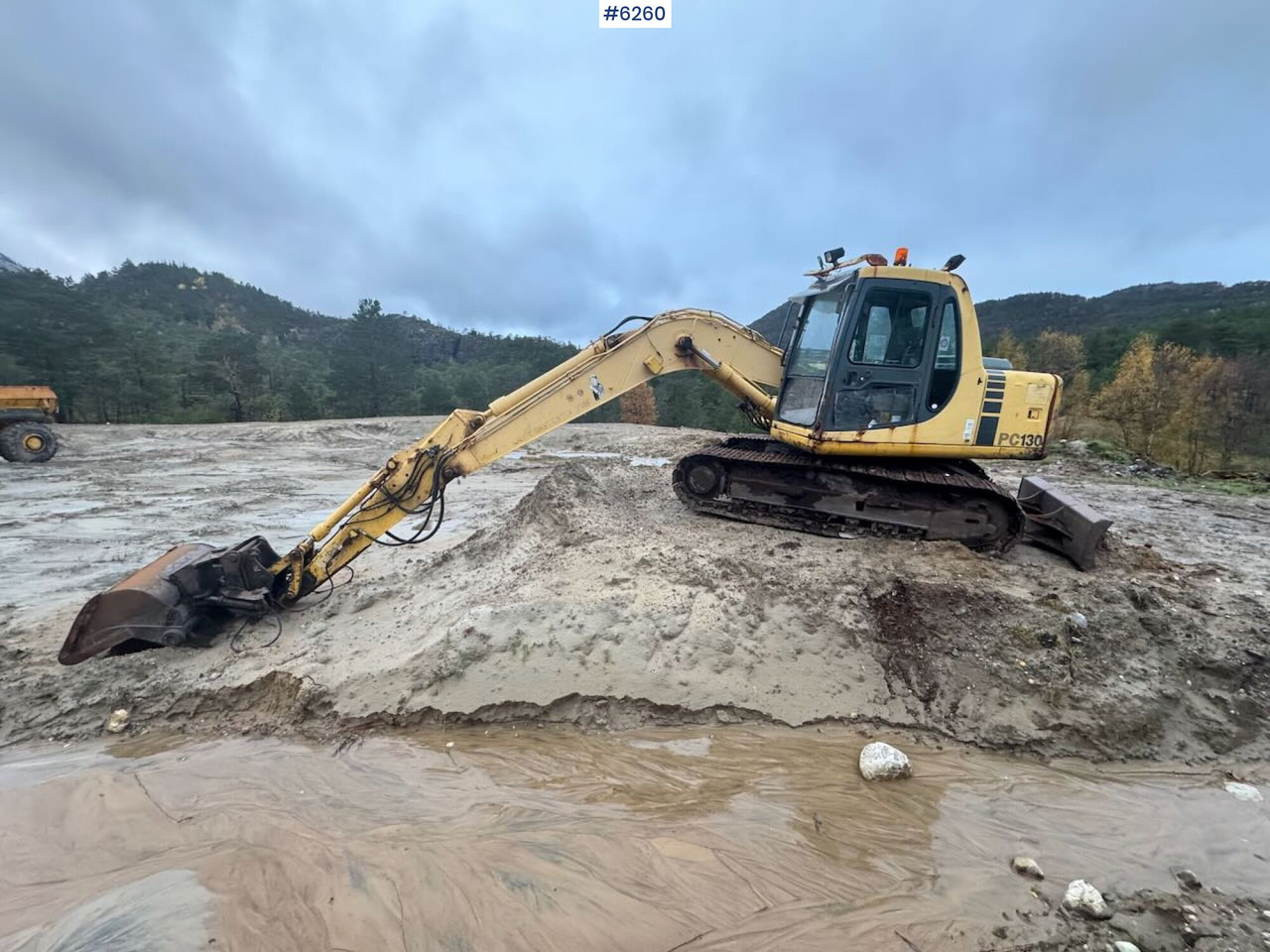 1998 Komatsu PC130-6K with Grading Bucket and Digging Bucket! - Excavator: picture 1 1998 Komatsu PC130-6K with Grading Bucket and Digging Bucket! - Excavator: picture 1