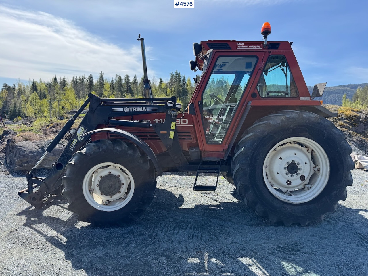2002 Fiat 110-90 DT w/front loader. 1590 hours! - Farm tractor: picture 1 2002 Fiat 110-90 DT w/front loader. 1590 hours! - Farm tractor: picture 1