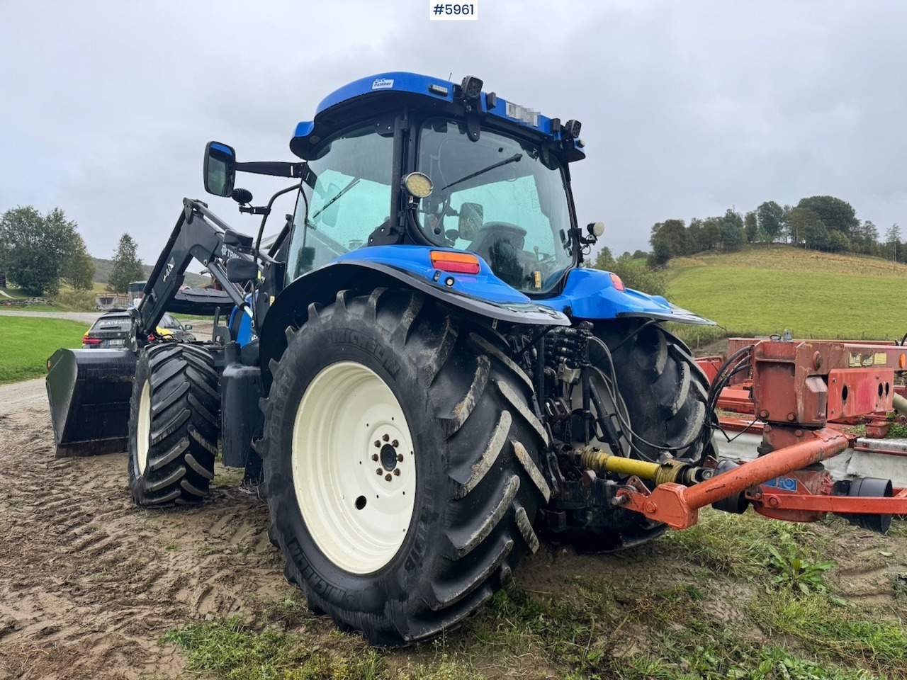 2004 New Holland TS115A with front loader - Farm tractor: picture 5 2004 New Holland TS115A with front loader - Farm tractor: picture 5