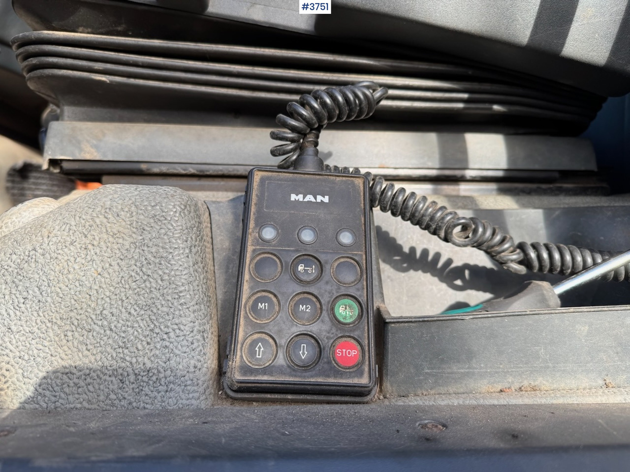 Tipper 2005 MAN TGA 26.530 6x4 Tipper truck: picture 15