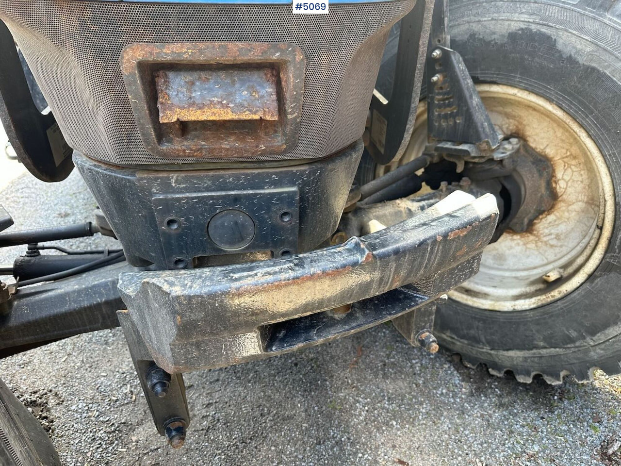 Farm tractor 2009 New Holland T6040 SS w/ Trima front loader: picture 11 Farm tractor 2009 New Holland T6040 SS w/ Trima front loader: picture 11