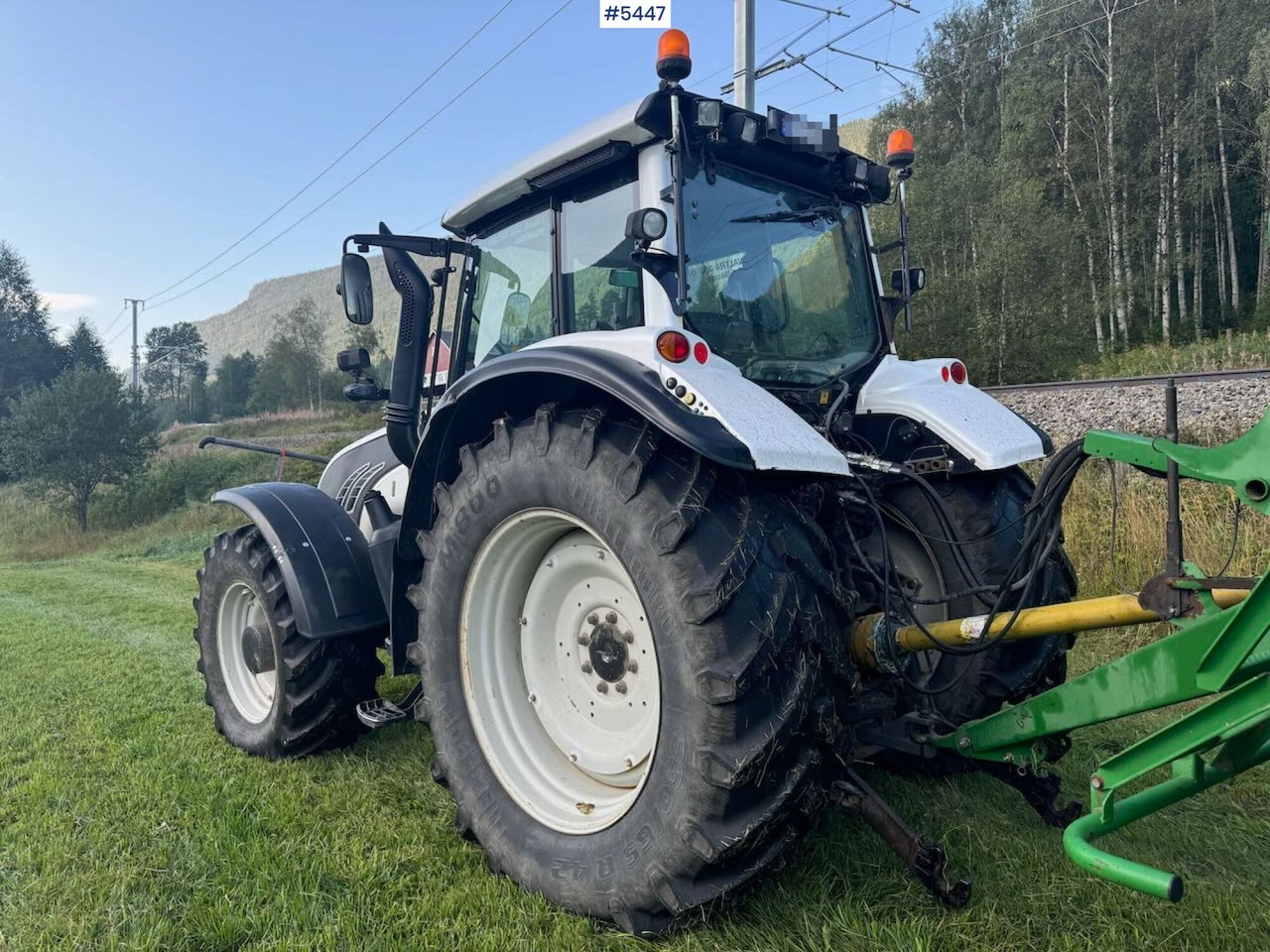 2009 Valtra T202 w/ loader - Farm tractor: picture 5 2009 Valtra T202 w/ loader - Farm tractor: picture 5