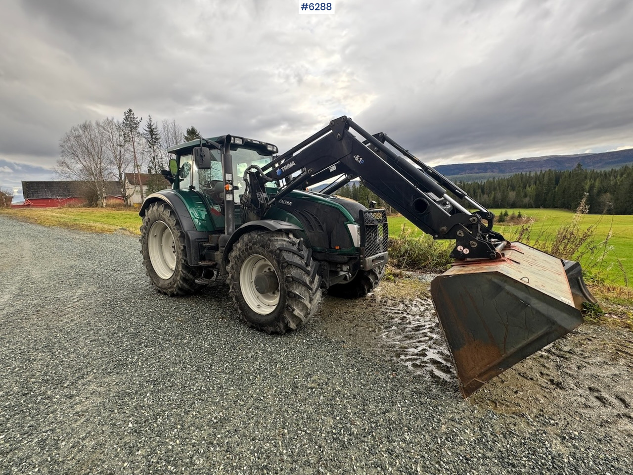2013 Valtra T203 w/ Trima front loader, snow bucket, gravel bucket, pallet forks and timber clamp! - Farm tractor: picture 2 2013 Valtra T203 w/ Trima front loader, snow bucket, gravel bucket, pallet forks and timber clamp! - Farm tractor: picture 2