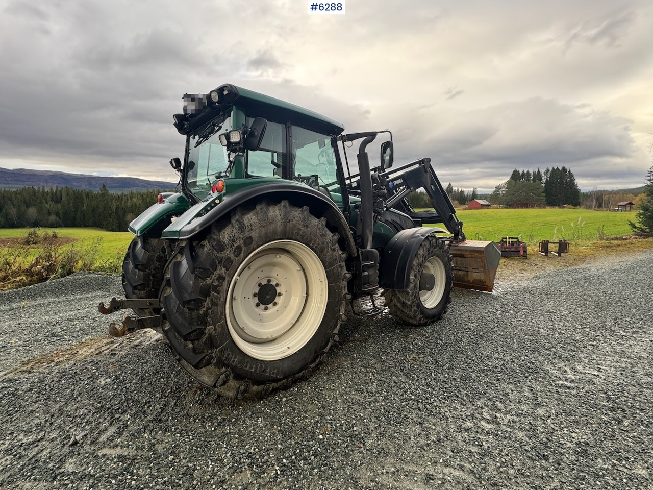 2013 Valtra T203 w/ Trima front loader, snow bucket, gravel bucket, pallet forks and timber clamp! - Farm tractor: picture 4 2013 Valtra T203 w/ Trima front loader, snow bucket, gravel bucket, pallet forks and timber clamp! - Farm tractor: picture 4