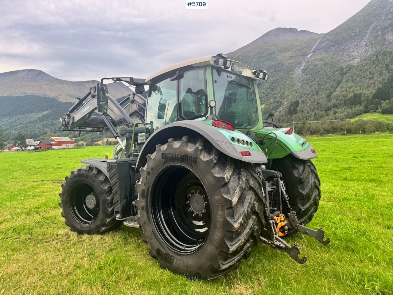2017 Fendt 724 Vario w/ GPS, Front PTO, Loader and hydraulics. - Farm tractor: picture 5 2017 Fendt 724 Vario w/ GPS, Front PTO, Loader and hydraulics. - Farm tractor: picture 5