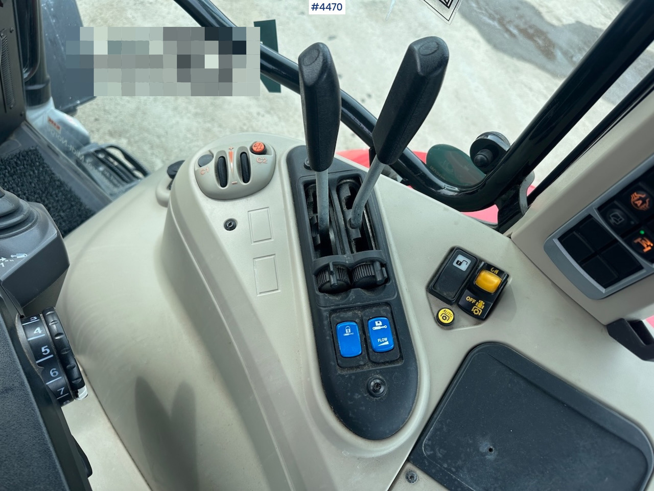 Farm tractor 2018 Massey Ferguson MF5713 S w/ 2020 Dalen snow blower: picture 19