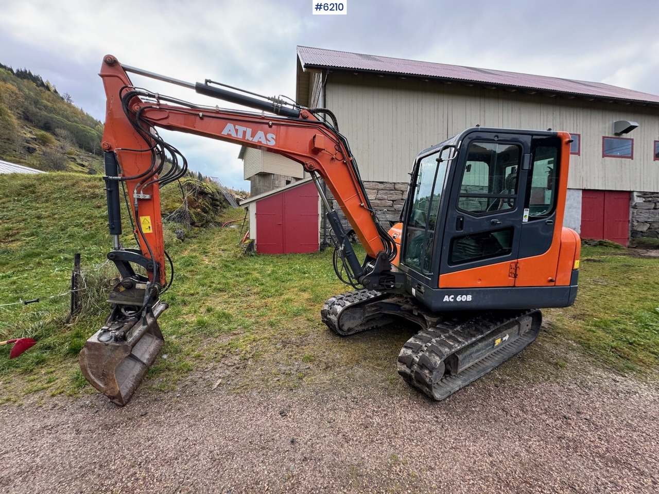 2019 Atlas AC 60B with 3 buckets, grapple, and spike. Low hours!! - Excavator: picture 4 2019 Atlas AC 60B with 3 buckets, grapple, and spike. Low hours!! - Excavator: picture 4