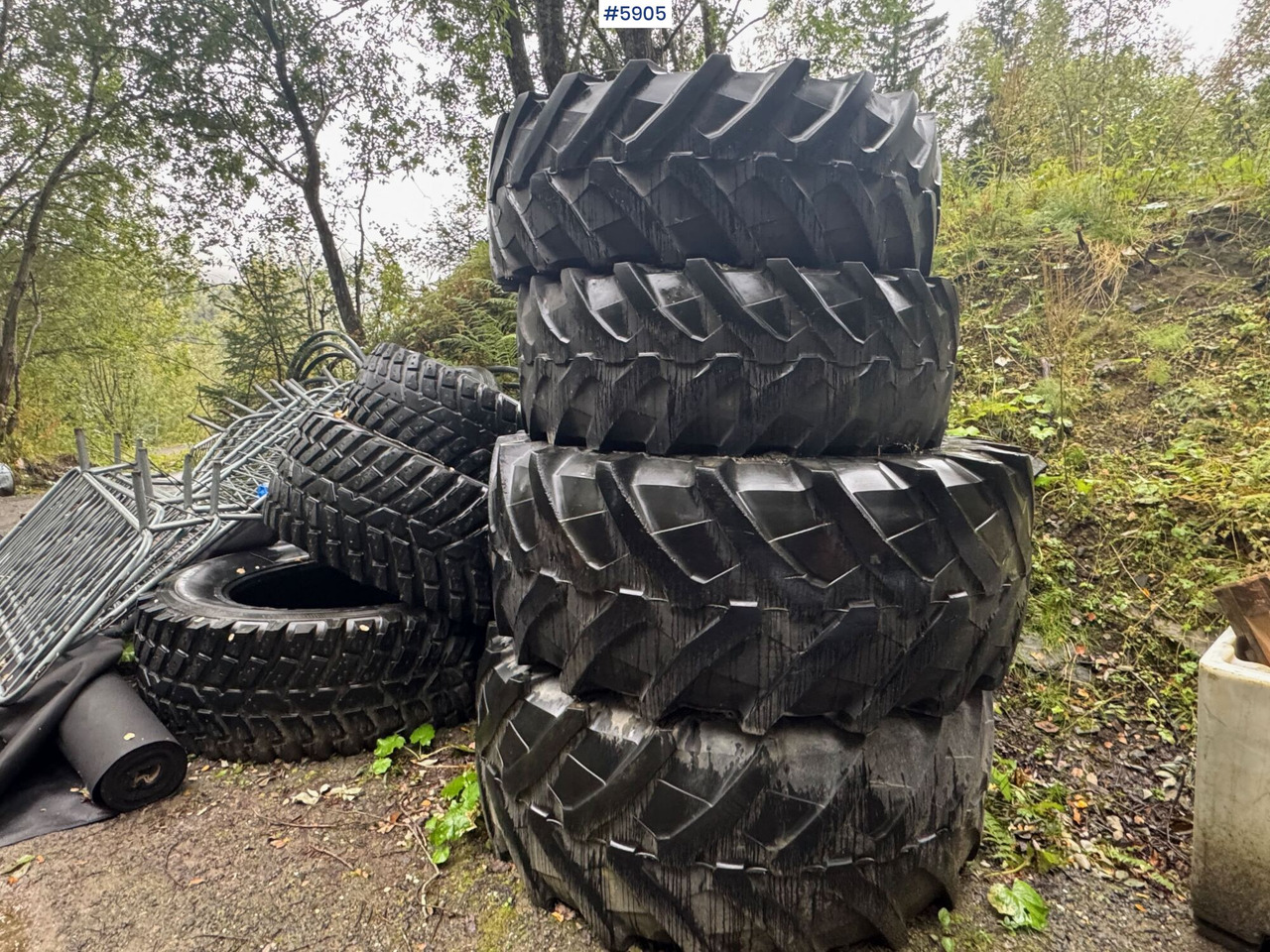 8 pcs Nokian TRI 2 tires. 4 pcs on rims! - Wheel and tire package for Construction machinery: picture 2 8 pcs Nokian TRI 2 tires. 4 pcs on rims! - Wheel and tire package for Construction machinery: picture 2
