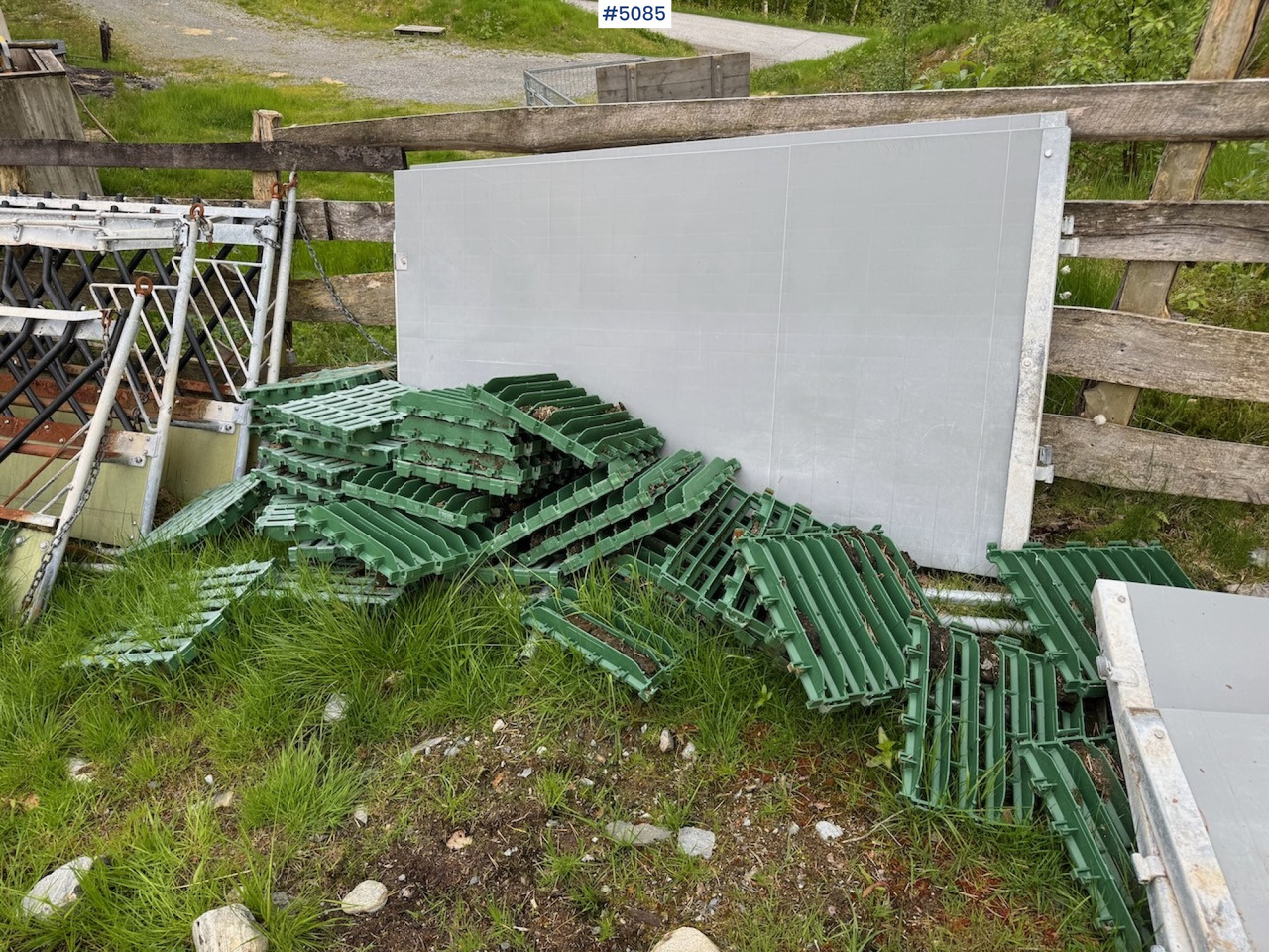 Iceland's Front Fence Barn Systems - Construction equipment: picture 4 Iceland's Front Fence Barn Systems - Construction equipment: picture 4