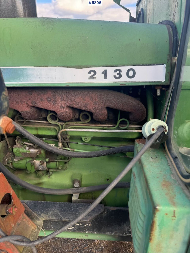 Farm tractor John Deere 2130: picture 16