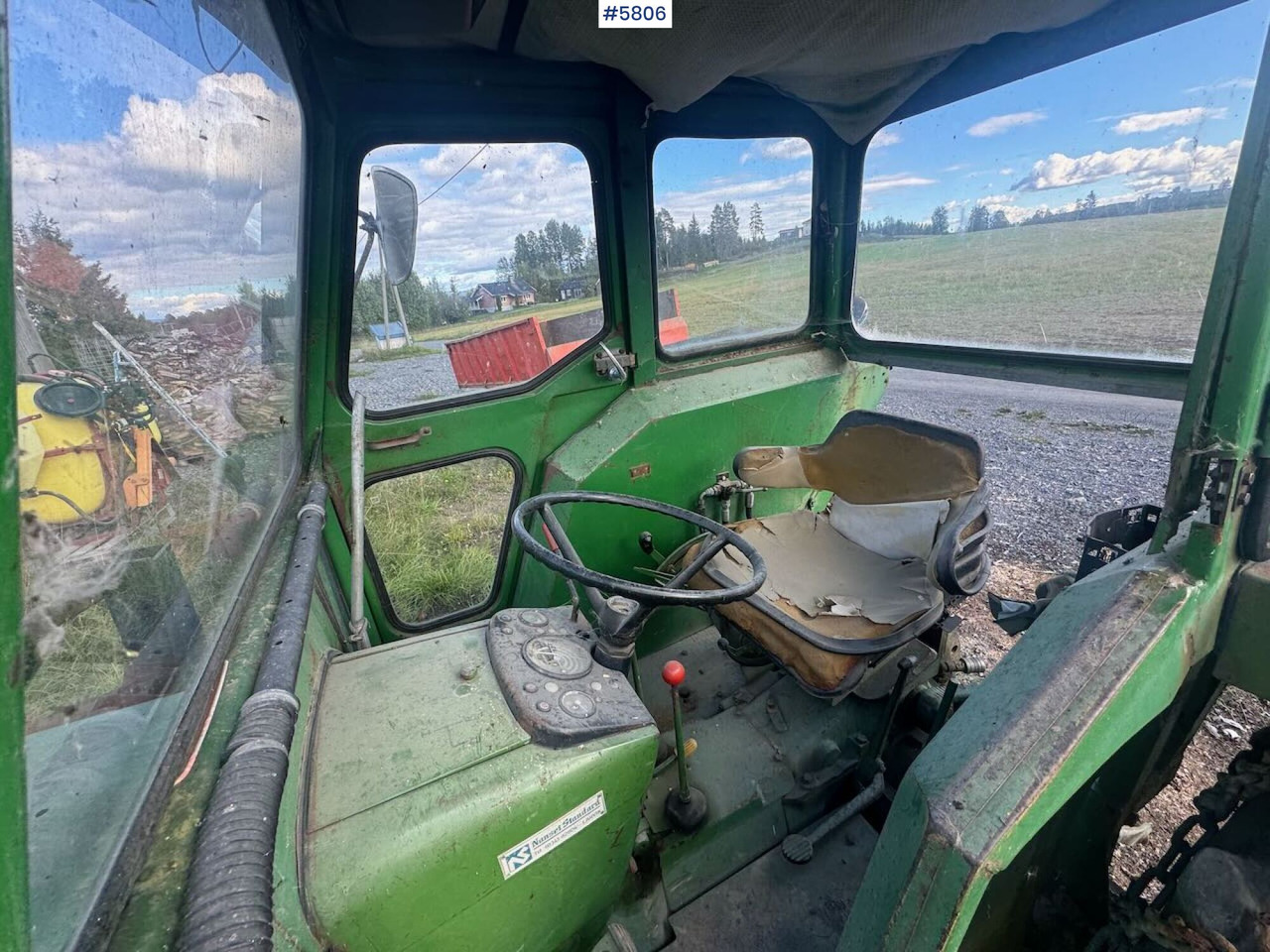 Farm tractor John Deere 2130: picture 8