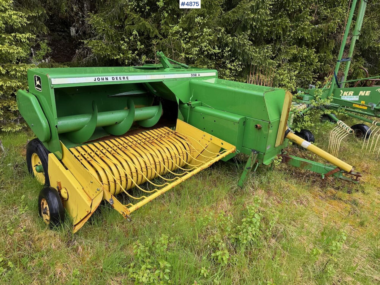 John Deere 332A square baler - Hay and forage equipment: picture 1 John Deere 332A square baler - Hay and forage equipment: picture 1