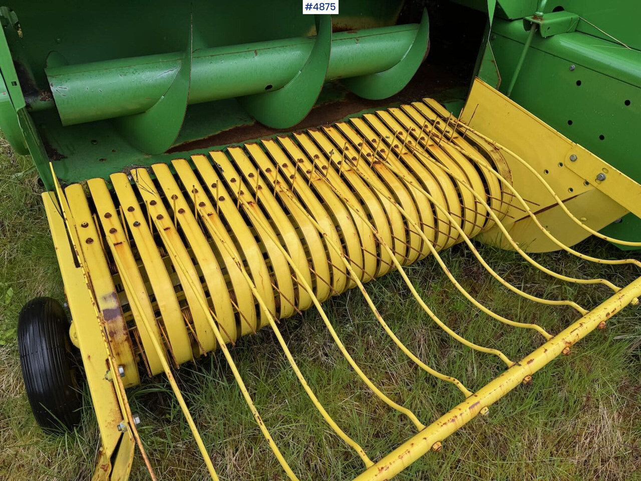 John Deere 332A square baler - Hay and forage equipment: picture 5 John Deere 332A square baler - Hay and forage equipment: picture 5