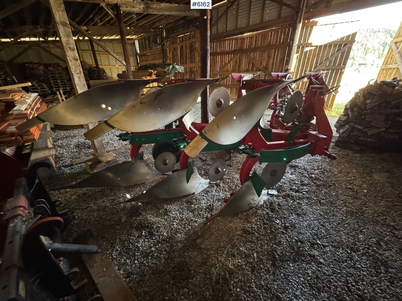 Soil tillage equipment Kverneland 3-furrow reversible plough: picture 1